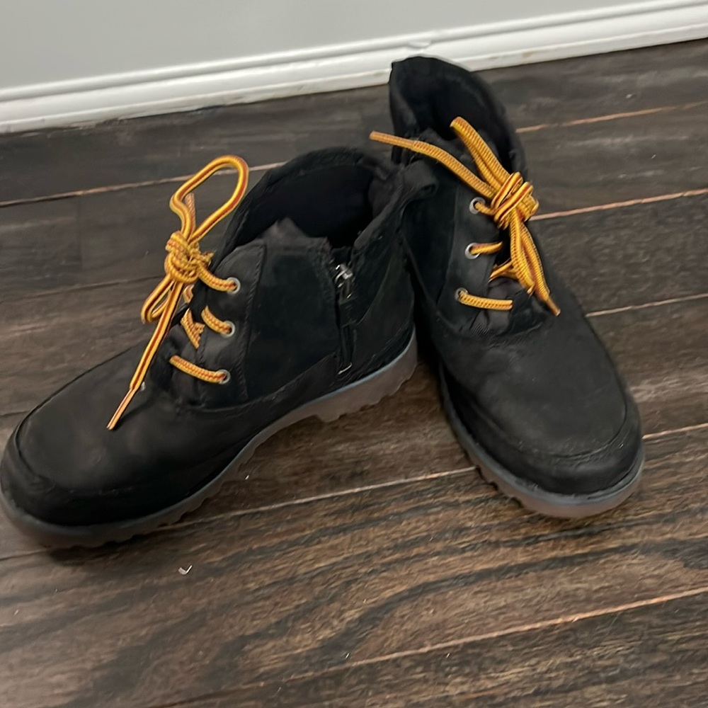 Ugg booties for boys size 1 (EU 32.5)